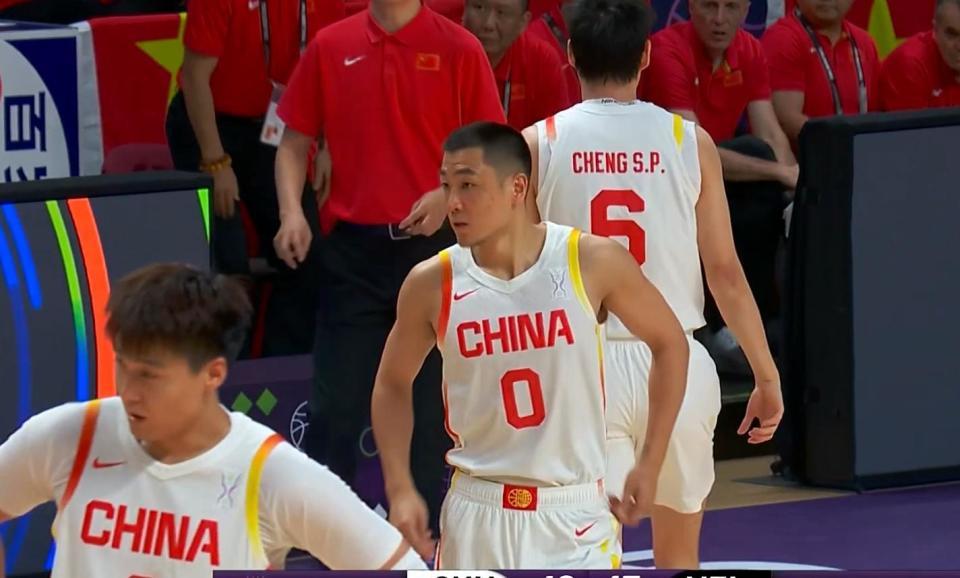 中国男篮晋, Xt, 球都运不稳 中国男篮晋, Xt, 球都运不稳