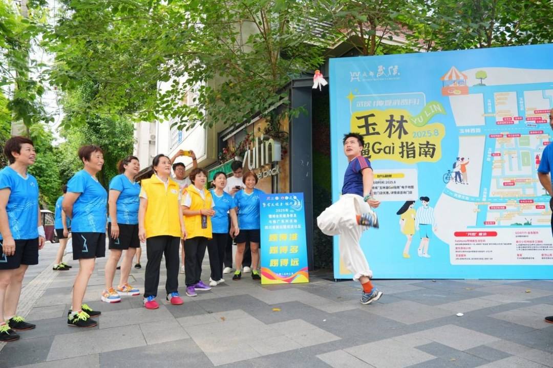 stron, 动四川成都, 爱不释手抚